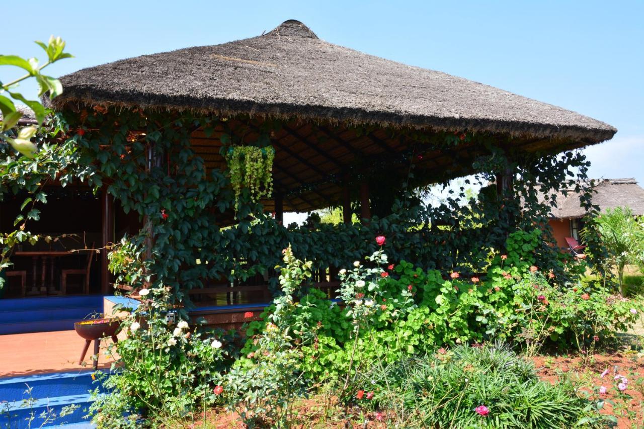 Hotel Red Earth Kabini Begūr Esterno foto