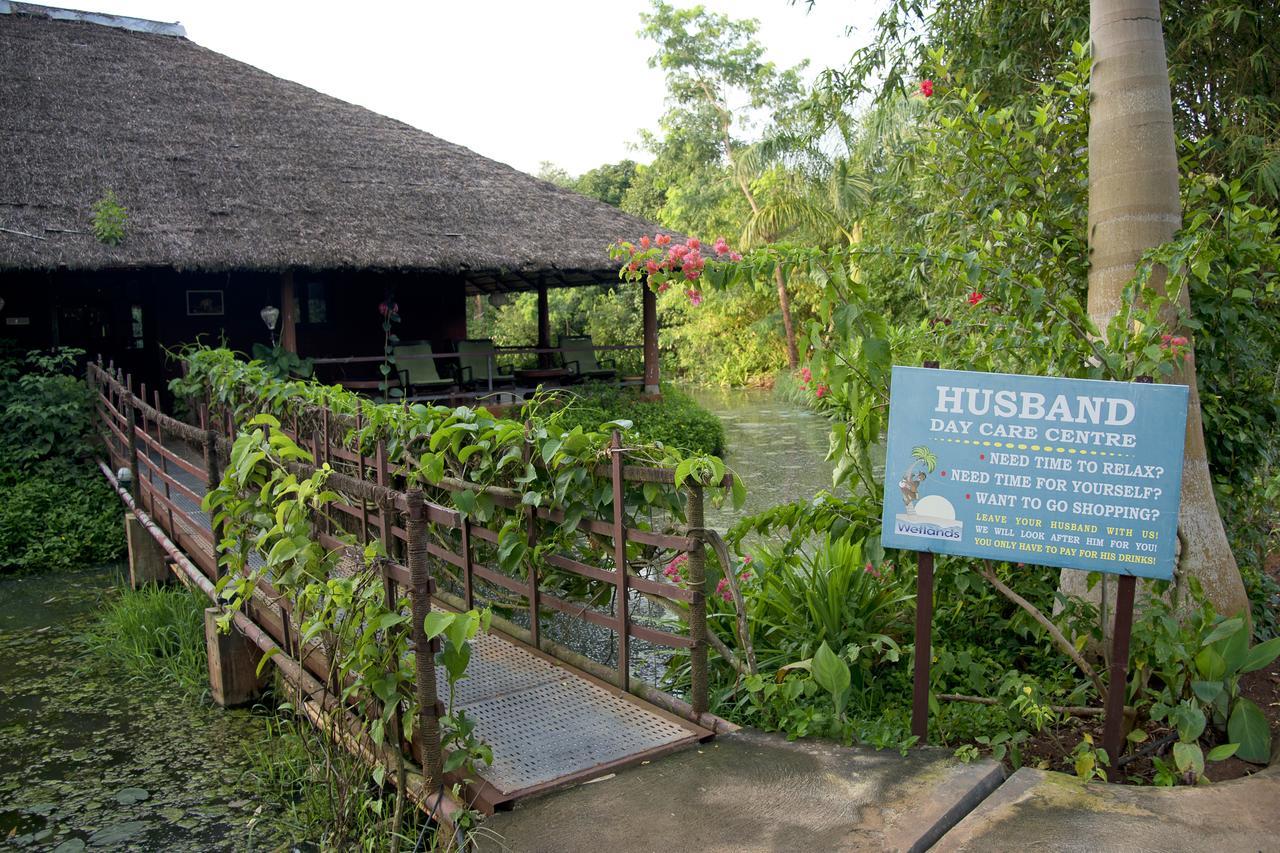 Hotel Red Earth Kabini Begūr Esterno foto